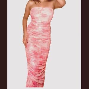 Feminine floral strapless body-con dress URBANIC